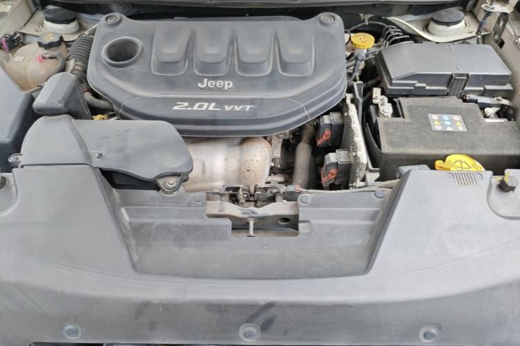 Used Jeep Cherokee 2017 2.0L Superior Edition Engine Bay