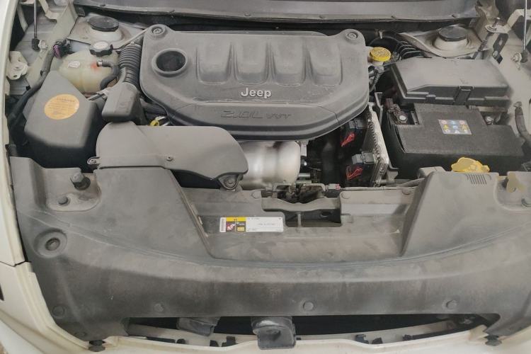 Used Jeep Cherokee 2017 2.0L Superior Edition Engine Bay