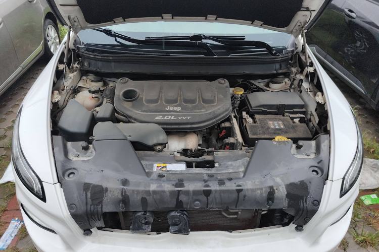 Used Jeep Cherokee 2017 2.0L Superior Edition Engine Bay