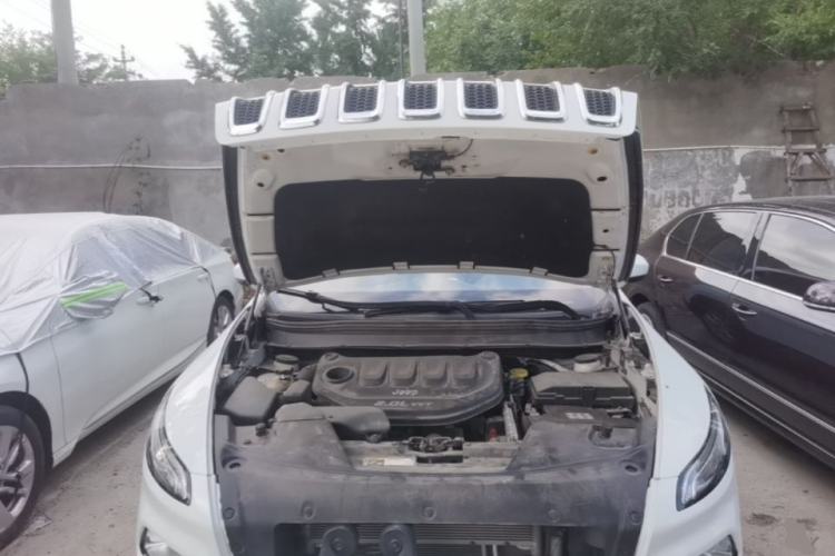 Used Jeep Cherokee 2017 2.0L Superior Edition Engine Bay