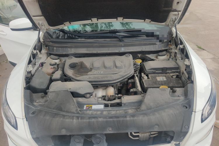 Used Jeep Cherokee 2017 2.0L Superior Edition Engine Bay