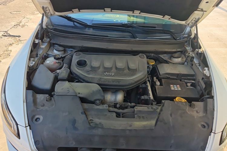 Used Jeep Cherokee 2017 2.0L Superior Edition Engine Bay