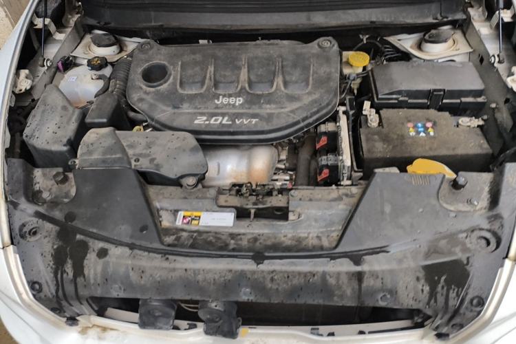 Used Jeep Cherokee 2017 2.0L Superior Edition Engine Bay