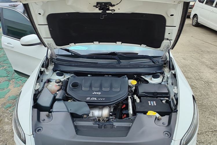 Used Jeep Cherokee 2017 2.0L Superior Edition Engine Bay