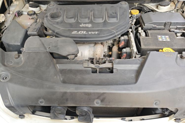 Used Jeep Cherokee 2017 2.0L Superior Edition Engine Bay