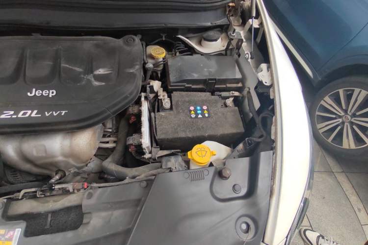 Used Jeep Cherokee 2017 2.0L Superior Edition Engine Bay Left