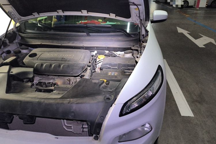 Used Jeep Cherokee 2017 2.4L Leading Smart Edition Engine Bay Left