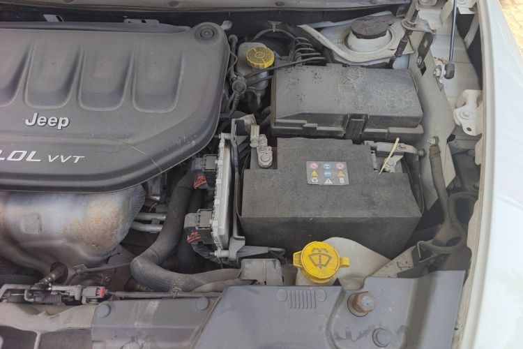 Used Jeep Cherokee 2017 2.0L Superior Edition Engine Bay Left
