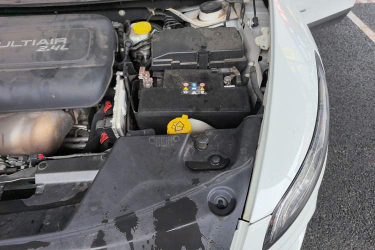 Used Jeep Cherokee 2017 2.4L Leading Smart Edition Engine Bay Left