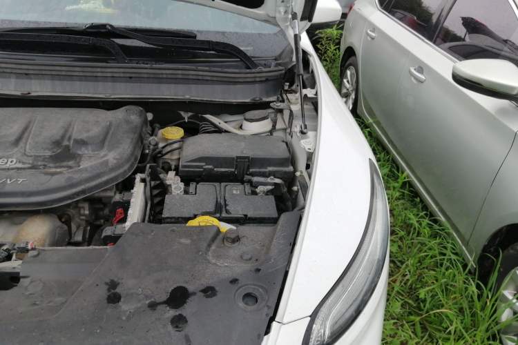 Used Jeep Cherokee 2017 2.0L Superior Edition Engine Bay Left