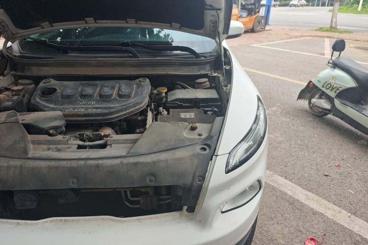 Used Jeep Cherokee 2017 2.0L Superior Edition Engine Bay Left