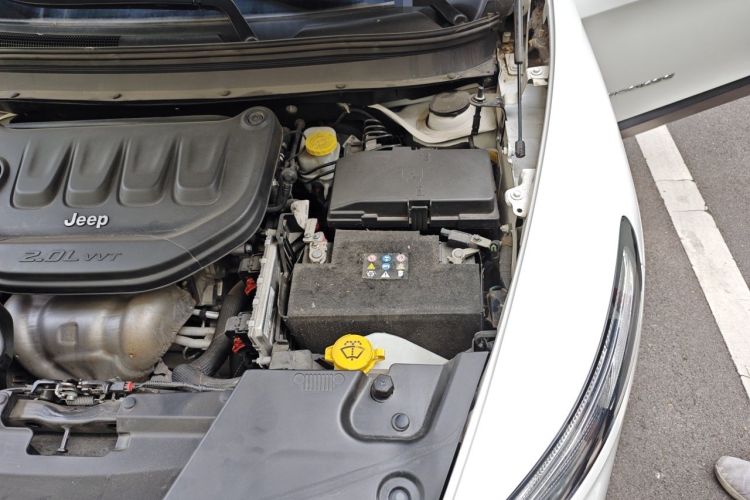 Used Jeep Cherokee 2017 2.0L Superior Edition Engine Bay Left