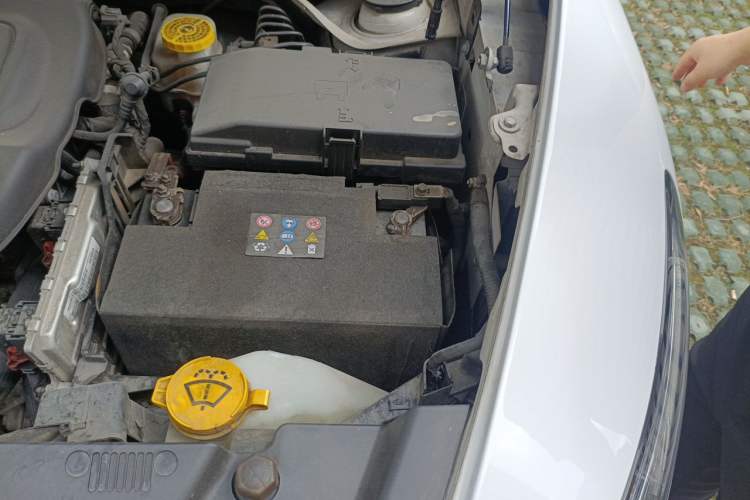 Used Jeep Cherokee 2017 2.4L Superior Edition Engine Bay Left