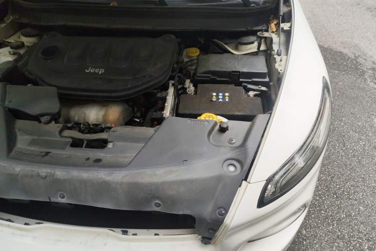 Used Jeep Cherokee 2017 2.0L Superior Edition Engine Bay Left
