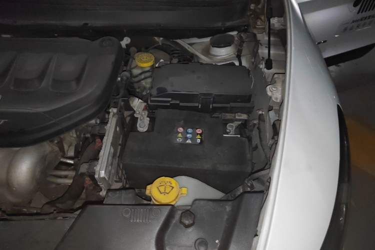Used Jeep Cherokee 2017 2.0L Superior Edition Engine Bay Left