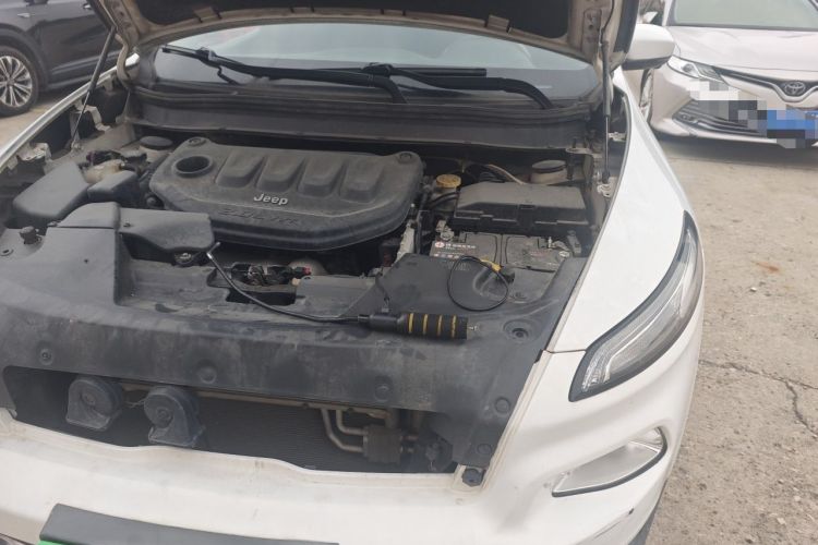 Used Jeep Cherokee 2017 2.0L Superior Edition Engine Bay Left