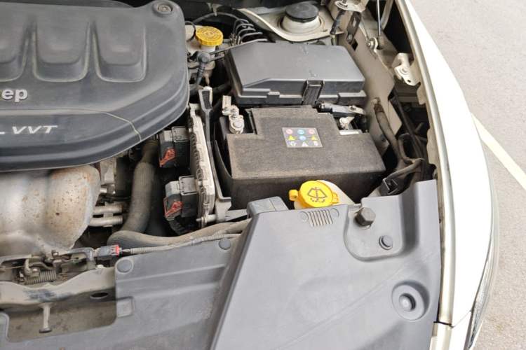 Used Jeep Cherokee 2017 2.0L Superior Edition Engine Bay Left