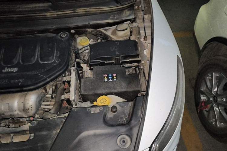 Used Jeep Cherokee 2017 2.0L Superior Edition Engine Bay Left