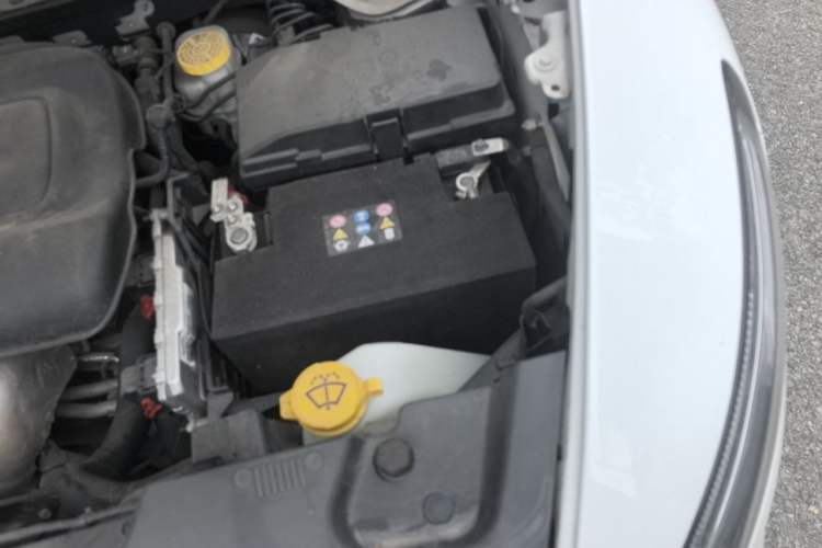 Used Jeep Cherokee 2017 2.4L Leading Edition Engine Bay Left