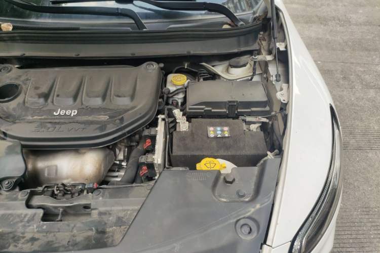 Used Jeep Cherokee 2017 2.0L Superior Edition Engine Bay Left