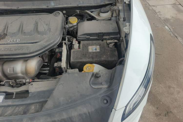 Used Jeep Cherokee 2017 2.0L Superior Edition Engine Bay Left