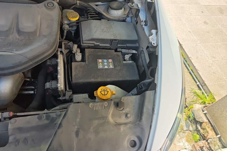 Used Jeep Cherokee 2017 2.0L Superior Edition Engine Bay Left