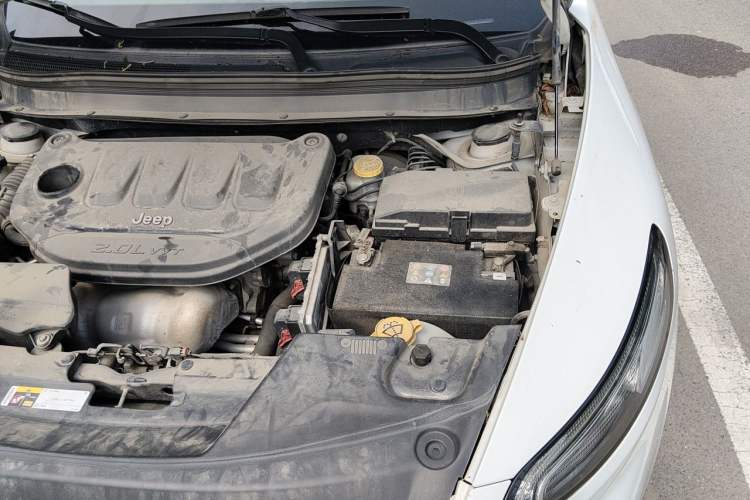 Used Jeep Cherokee 2017 2.0L Superior Edition Engine Bay Left