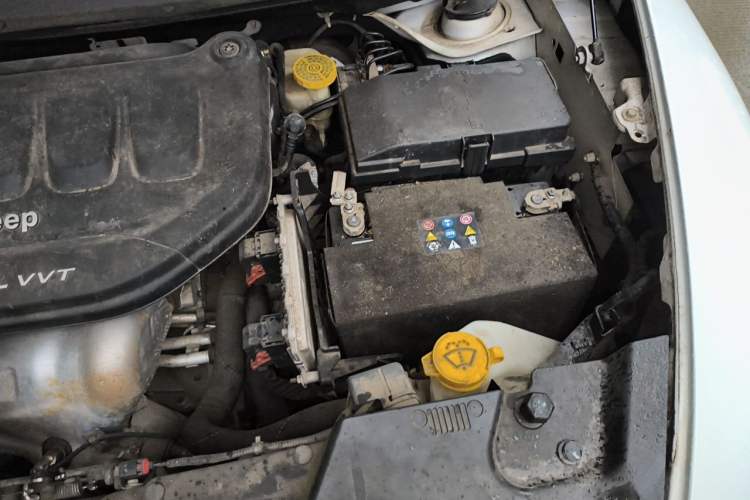 Used Jeep Cherokee 2017 2.0L Superior Edition Engine Bay Left