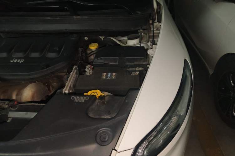 Used Jeep Cherokee 2017 2.0L Superior Edition Engine Bay Left