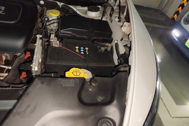 Used Jeep Cherokee 2017 2.4L Leading Edition Engine Bay Left