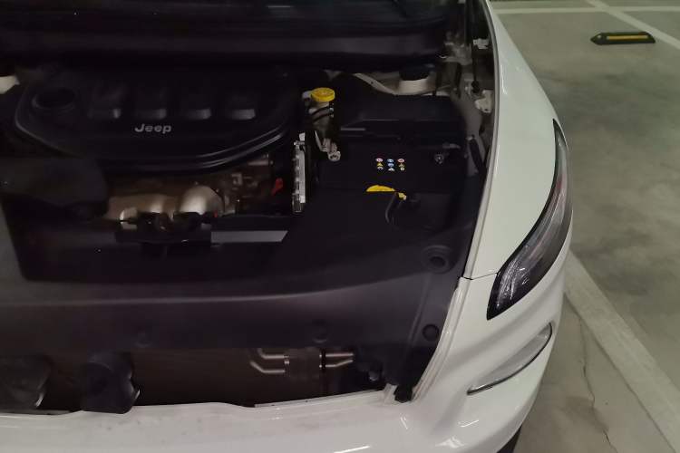 Used Jeep Cherokee 2017 2.0L Superior Edition Engine Bay Left