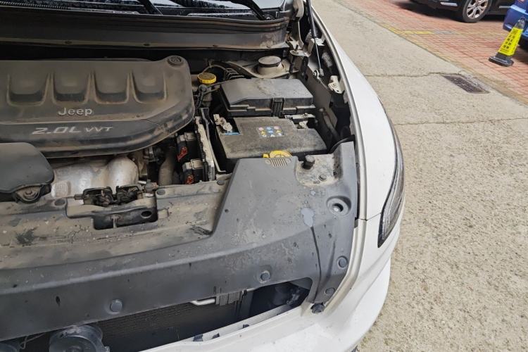 Used Jeep Cherokee 2017 2.0L Superior Edition Engine Bay Left