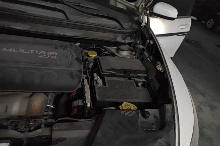 Used Jeep Cherokee 2017 2.4L Leading Edition Engine Bay Left