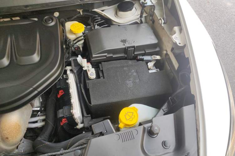 Used Jeep Cherokee 2017 2.0L Superior Edition Engine Bay Left