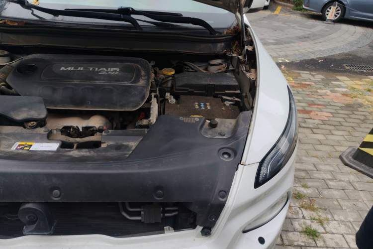 Used Jeep Cherokee 2017 2.4L Professional Smart Edition Engine Bay Left