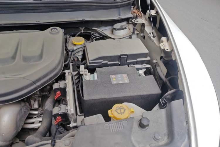 Used Jeep Cherokee 2017 2.0L Superior Edition Engine Bay Left