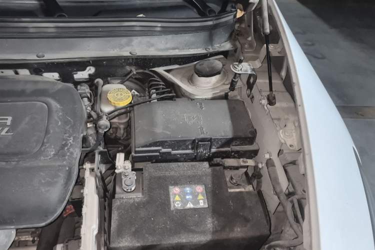 Used Jeep Cherokee 2017 2.4L Professional Smart Edition Engine Bay Left