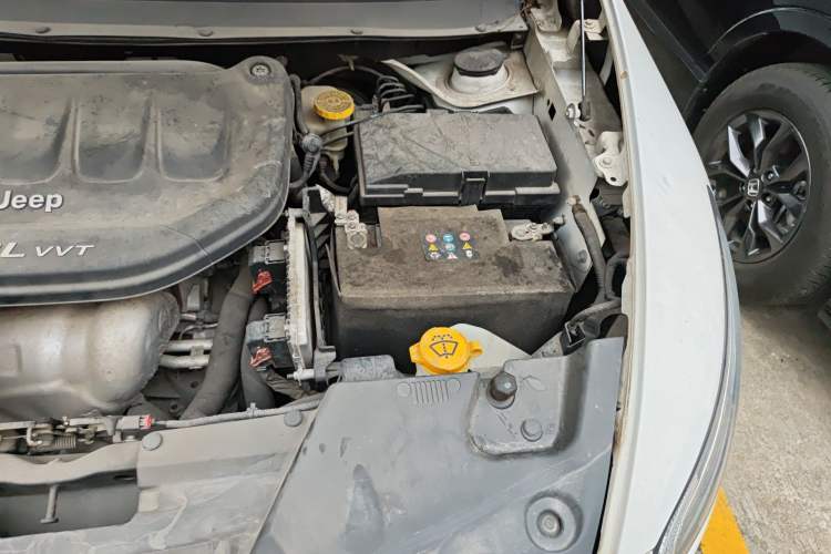 Used Jeep Cherokee 2017 2.0L Superior Edition Engine Bay Left