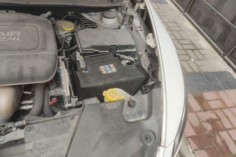 Used Jeep Cherokee 2017 2.4L Leading Edition Engine Bay Left