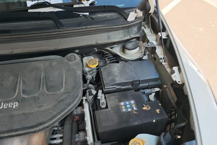 Used Jeep Cherokee 2017 2.0L Superior Edition Engine Bay Left