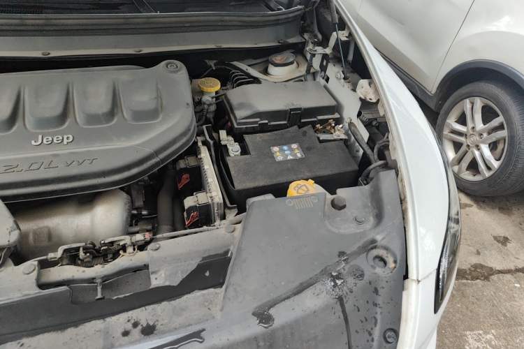 Used Jeep Cherokee 2017 2.0L Superior Edition Engine Bay Left