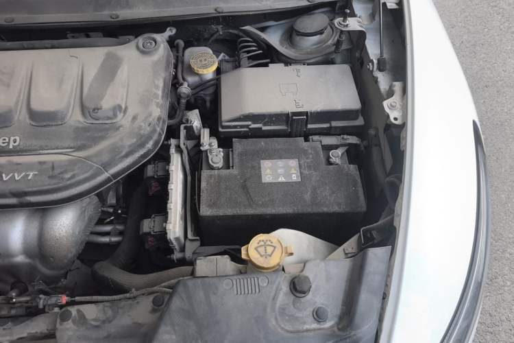 Used Jeep Cherokee 2017 2.0L Superior Edition Engine Bay Left