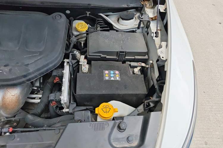 Used Jeep Cherokee 2017 2.0L Superior Edition Engine Bay Left
