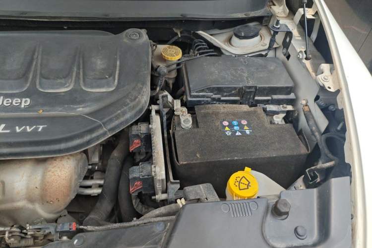 Used Jeep Cherokee 2017 2.0L Leading Edition Engine Bay Left