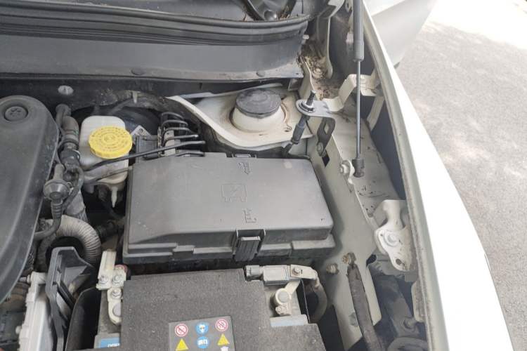 Used Jeep Cherokee 2017 2.0L Superior Edition Engine Bay Left