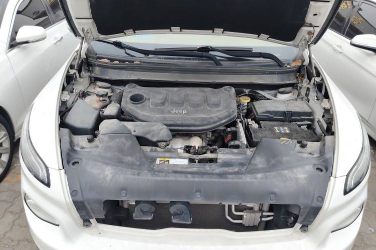 Used Jeep Cherokee 2017 2.0L Superior Edition Engine Bay