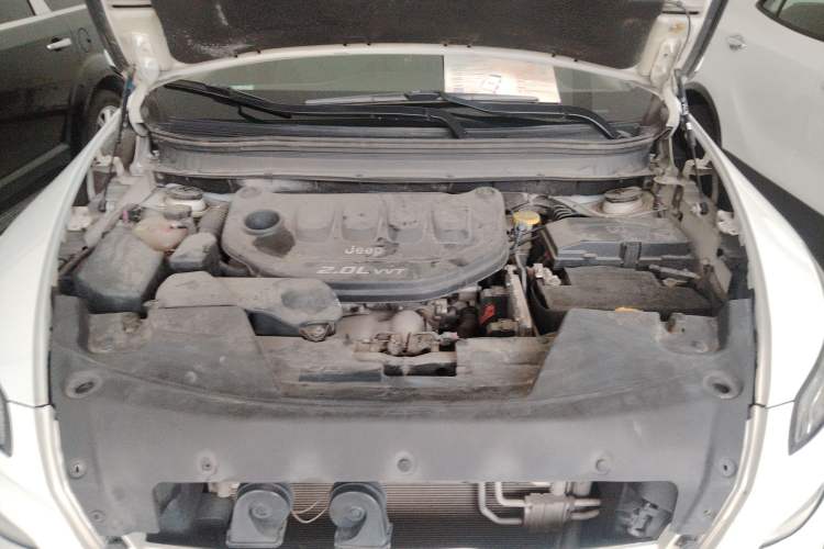 Used Jeep Cherokee 2017 2.0L Superior Edition Engine Bay