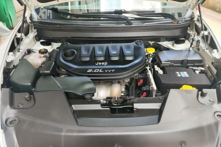 Used Jeep Cherokee 2017 2.0L Superior Edition Engine Bay