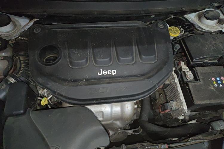 Used Jeep Cherokee 2017 2.0L Superior Edition Engine Bay