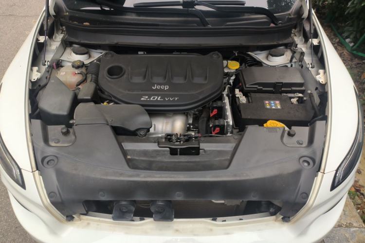 Used Jeep Cherokee 2017 2.0L Superior Edition Engine Bay
